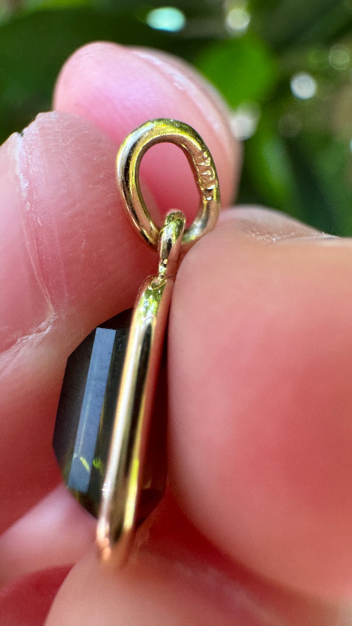 Custom handmade 9ct yellow gold 1.9ct Australian parti sapphire bezel set pendant