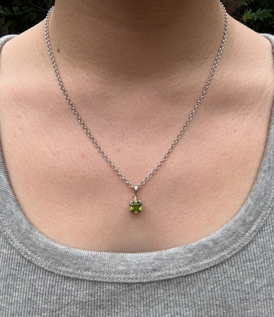 Custom handmade sterling silver and recycled 18ct yellow gold 2.09ct peridot necklace, 47cm / 18.5 inches long
