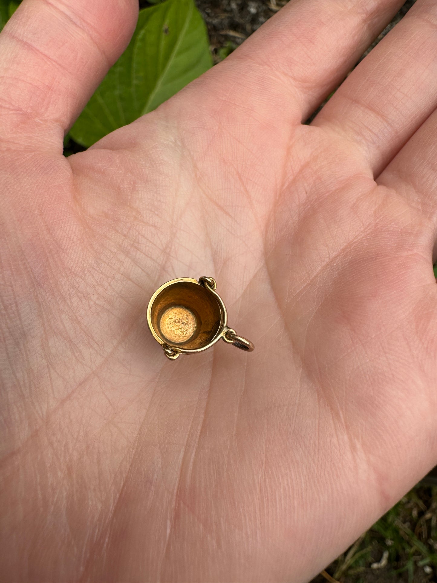 Antique 9ct gold bucket with handle charm