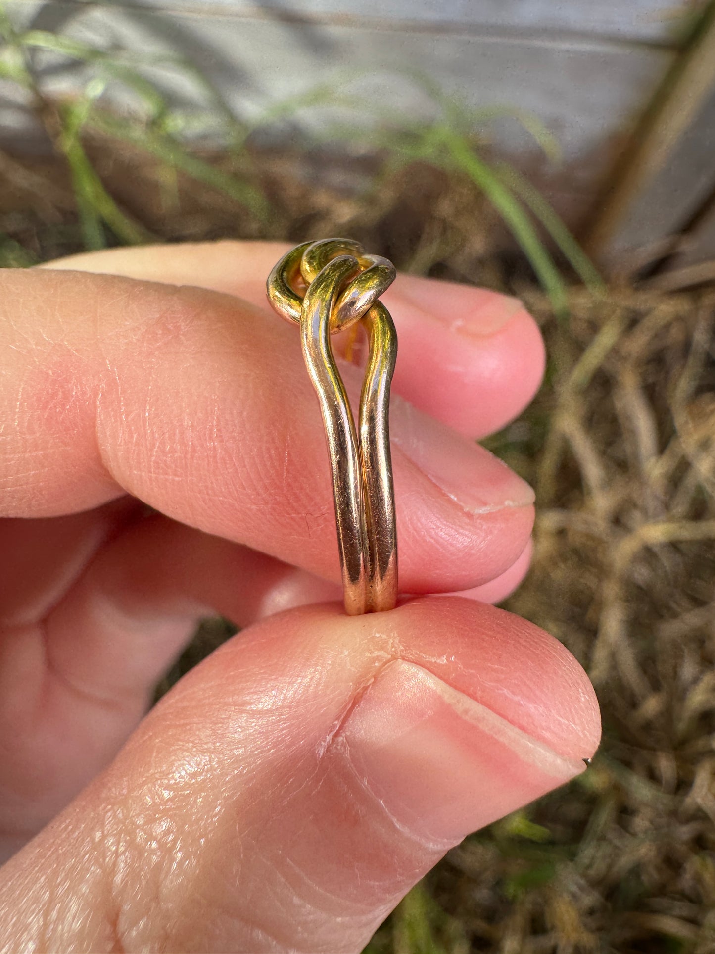 Antique Edwardian 9ct rosy yellow gold knot ring