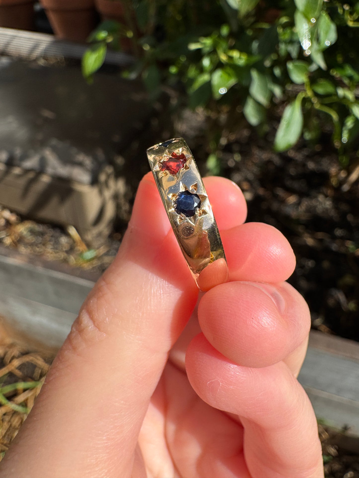 Vintage 14ct yellow gold 0.35ct TCW sapphire and 0.2ct TCW tourmaline starset gypsy ring