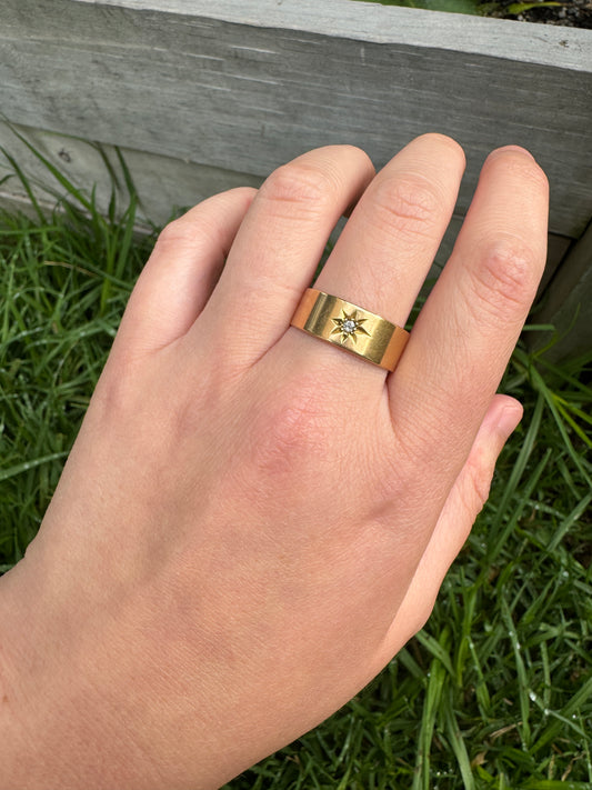 Antique 18ct yellow gold single cut diamond starset cigar band, 7mm wide