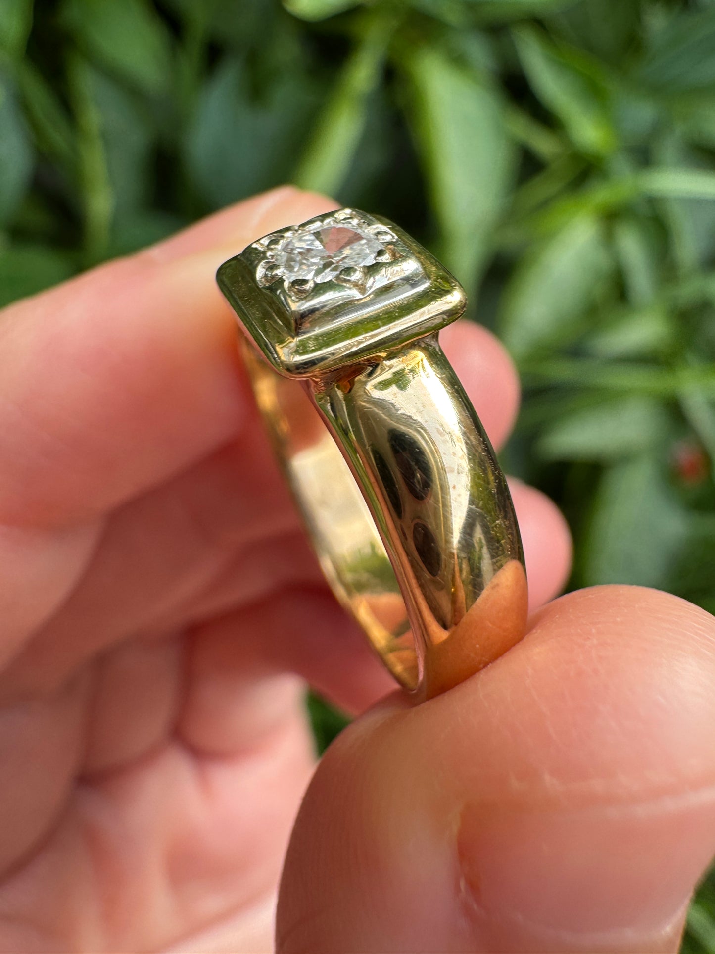 Vintage 9ct yellow gold 0.16ct cushion cut diamond gypsy ring