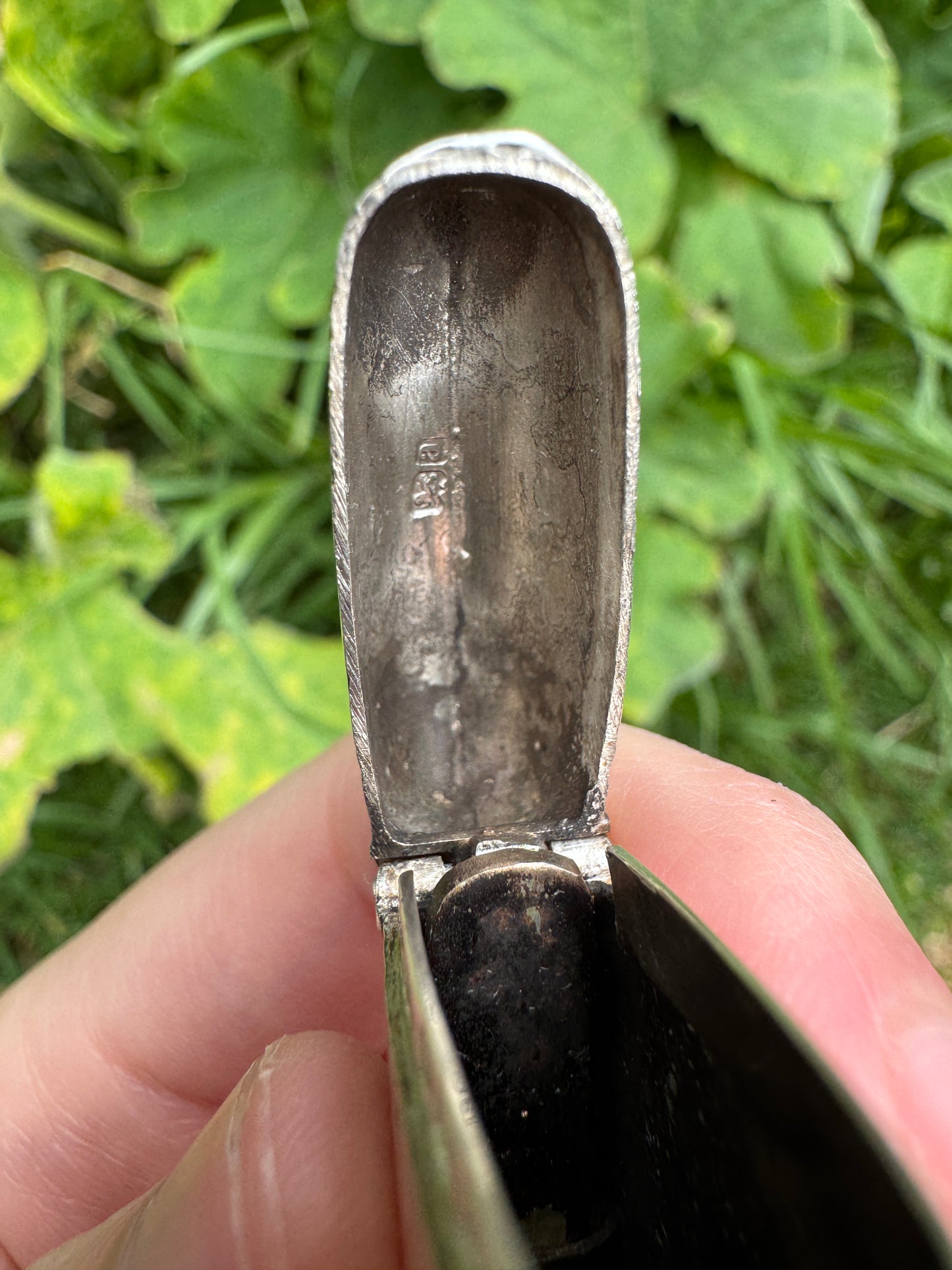 Antique Victorian sterling silver 'WW' engraved vesta