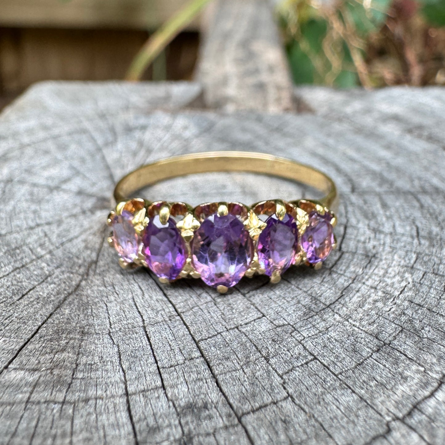 Vintage 18ct yellow gold five stone 1.31ct TCW amethyst ring