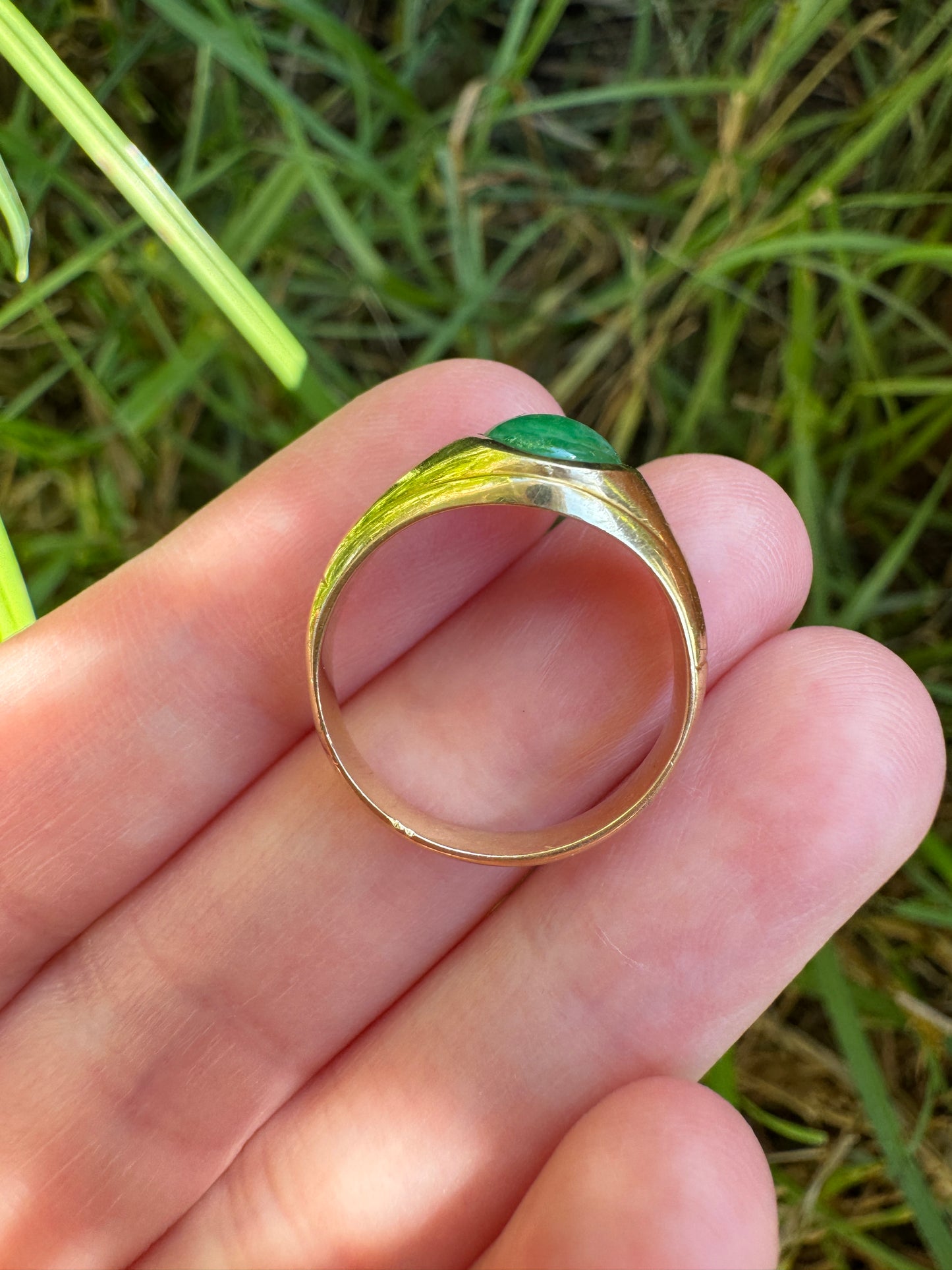 Vintage 14ct yellow gold jadeite cabochon signet ring