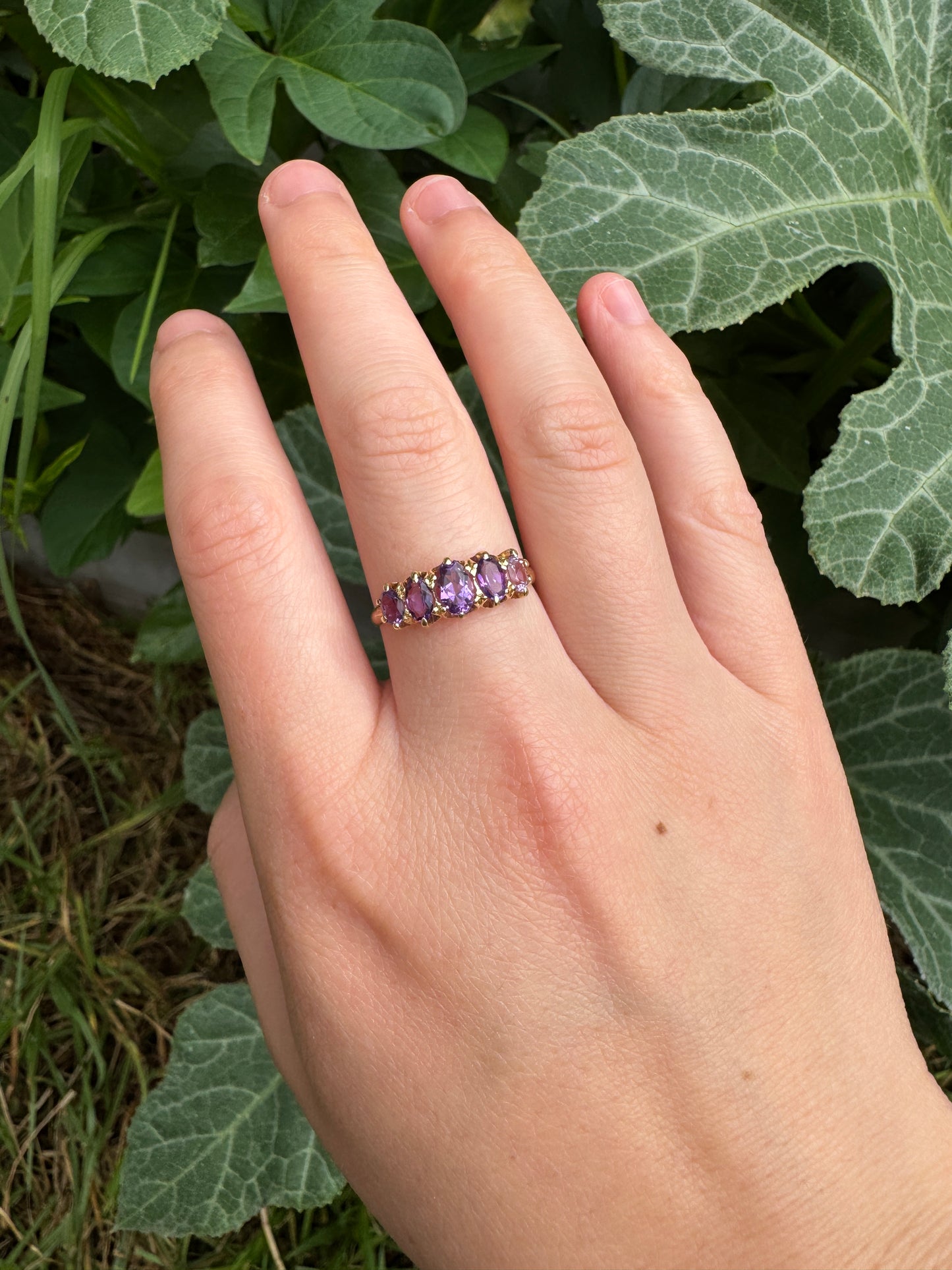 Vintage 18ct yellow gold five stone 1.31ct TCW amethyst ring