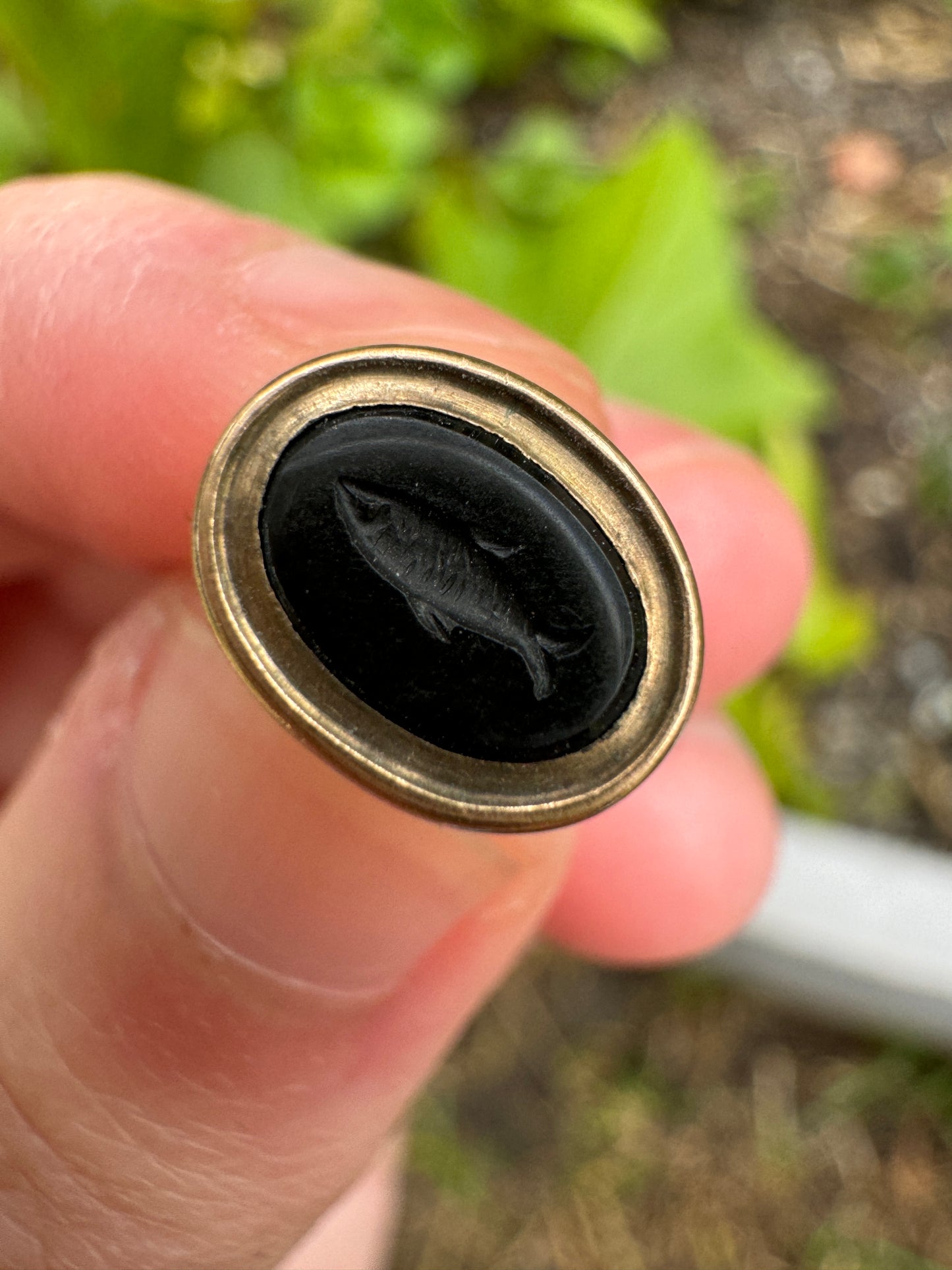 Vintage 9ct rosy yellow gold onyx fish intaglio seal charm