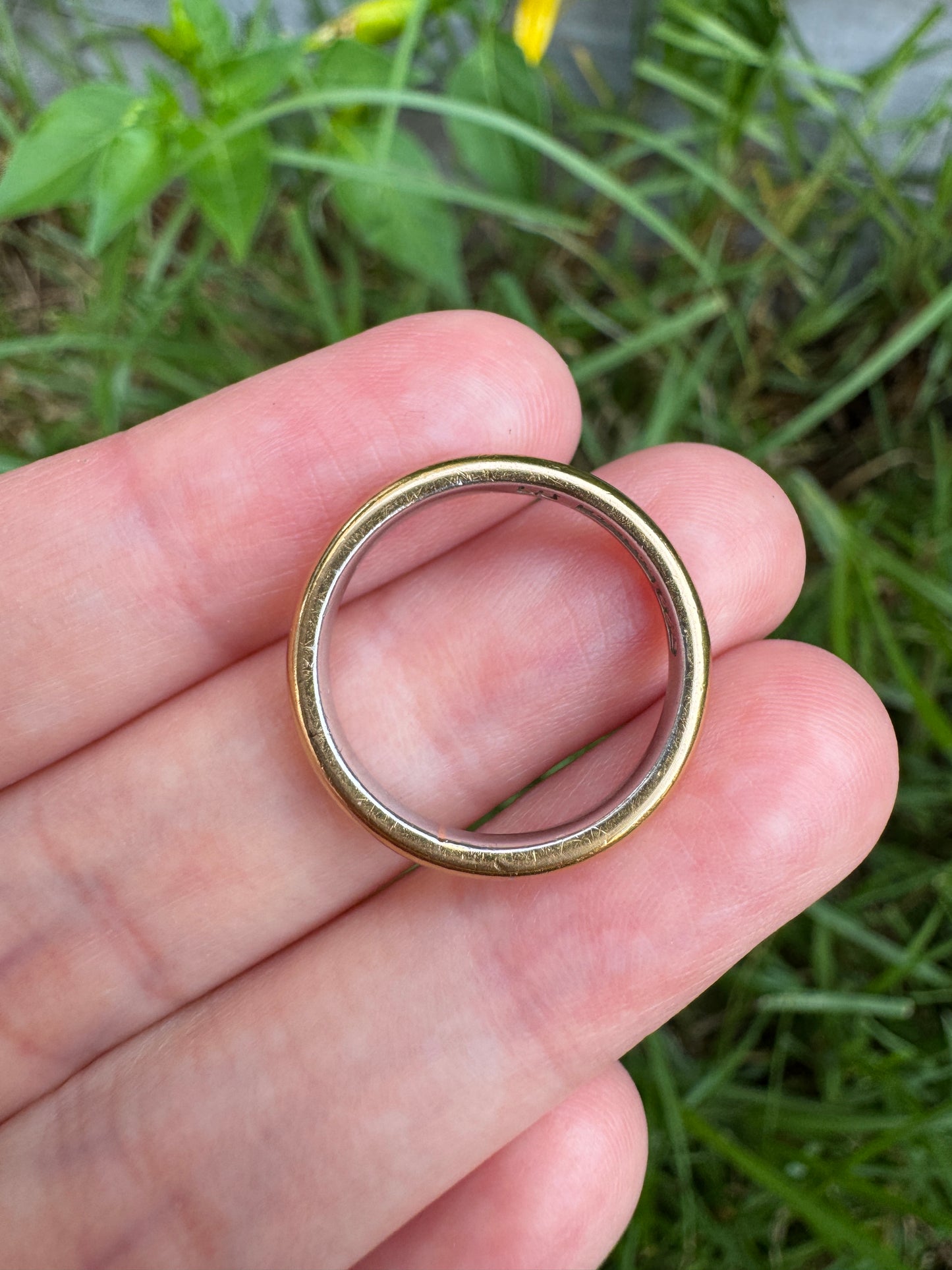 Vintage 22ct yellow gold band with platinum interior, 3mm wide