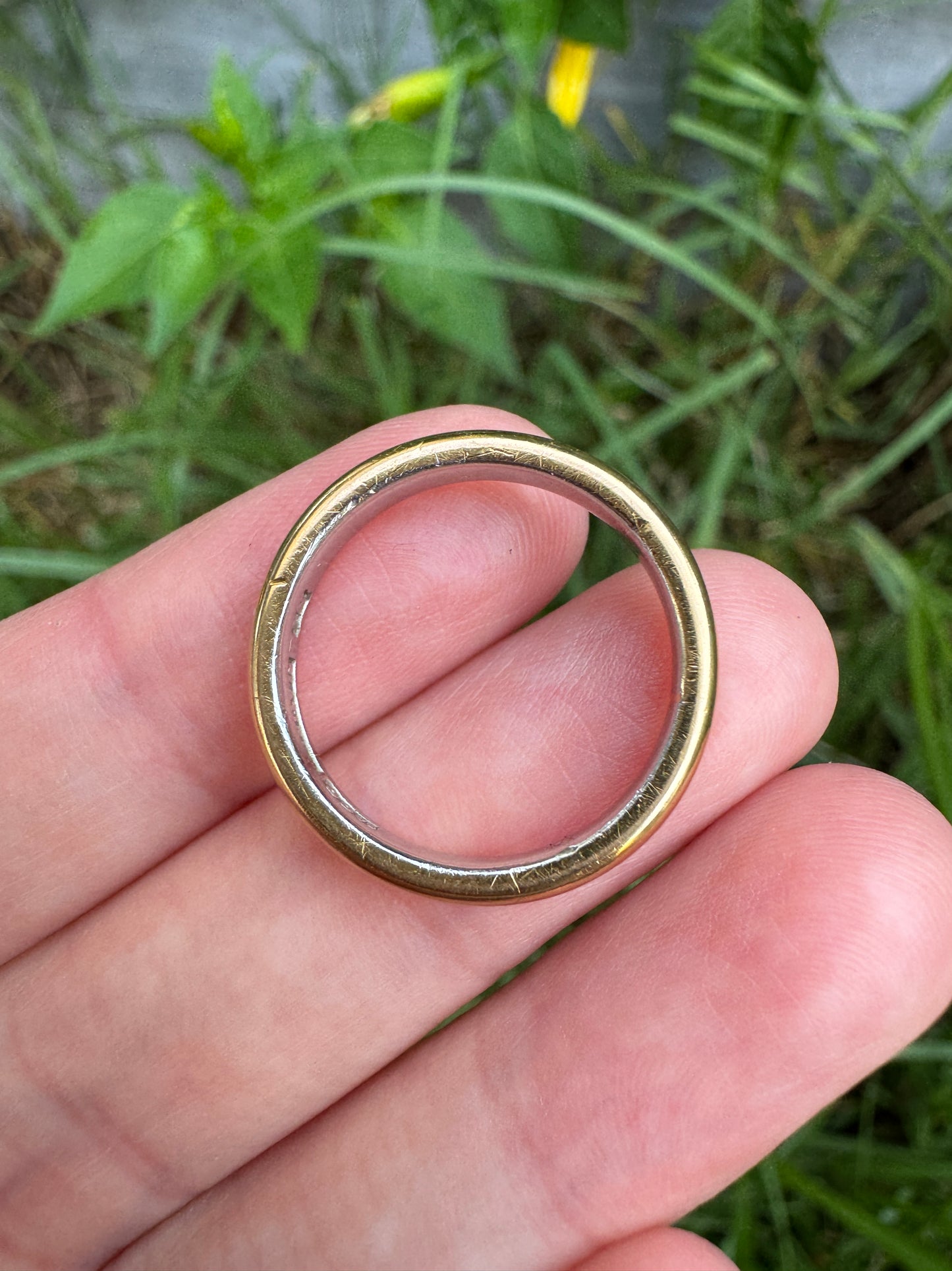 Vintage 22ct yellow gold band with platinum interior, 3mm wide