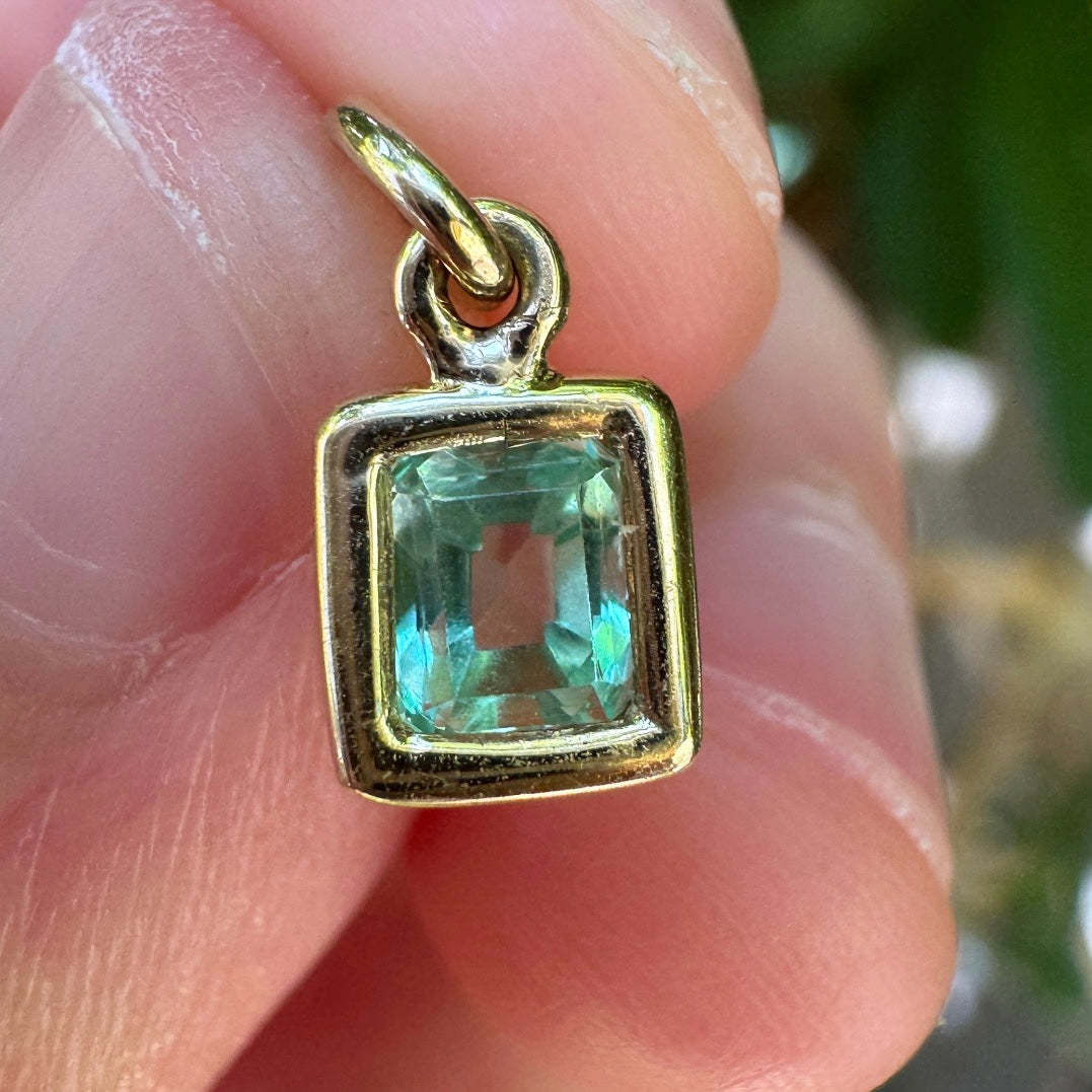 Custom handmade 9ct yellow gold 0.37ct natural emerald bezel set pendant