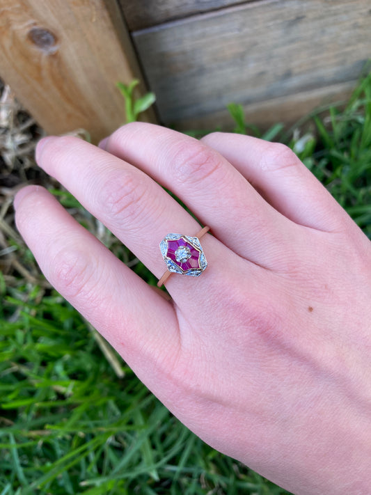 Vintage Art Deco style 9ct yellow gold buttercup set diamond and trapezoid ruby ring