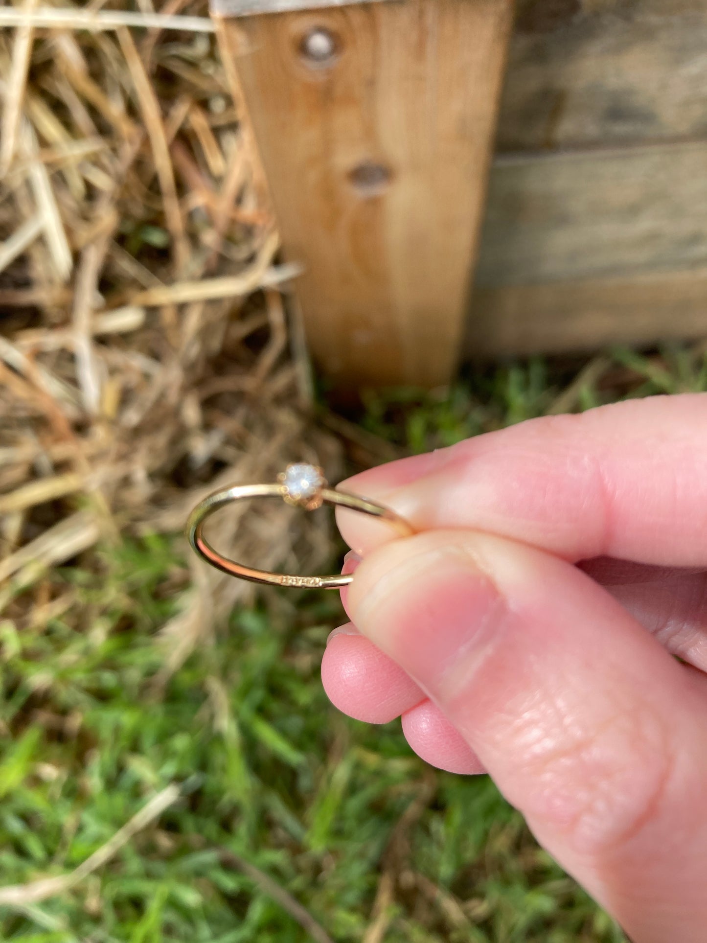 Vintage 18ct yellow gold brilliant cut diamond solitaire twist ring