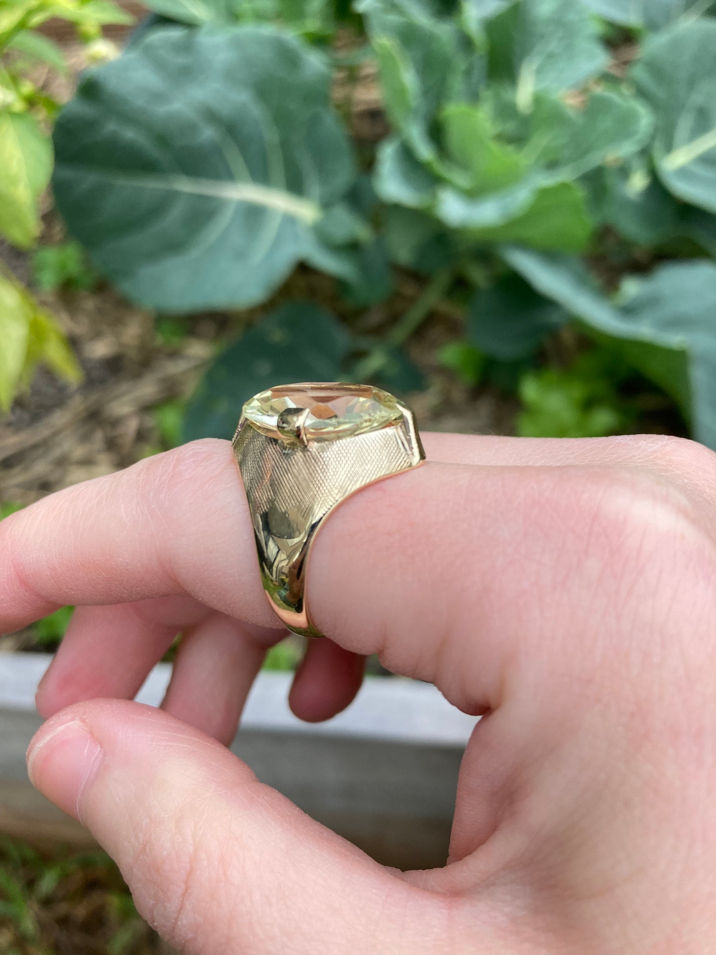 Vintage 9ct yellow gold citrine solitaire statement ring