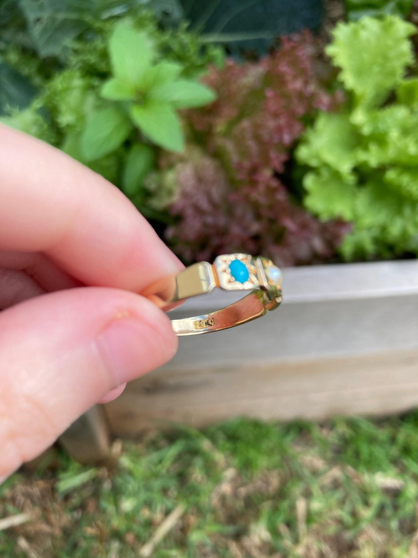 Vintage 18ct yellow gold turquoise and split pearl starburst ring