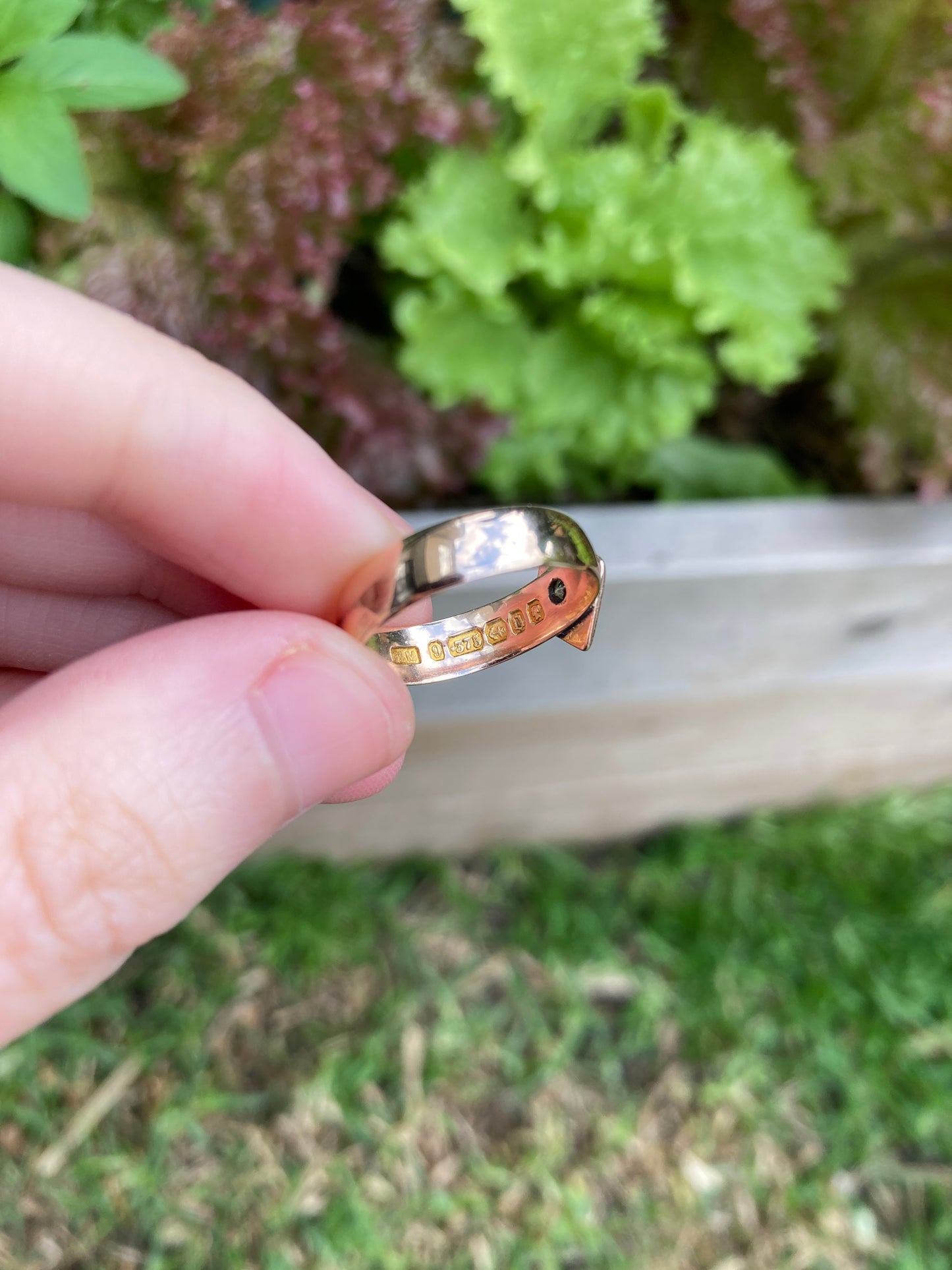Antique Victorian 9ct rose gold old cut diamond plaque band