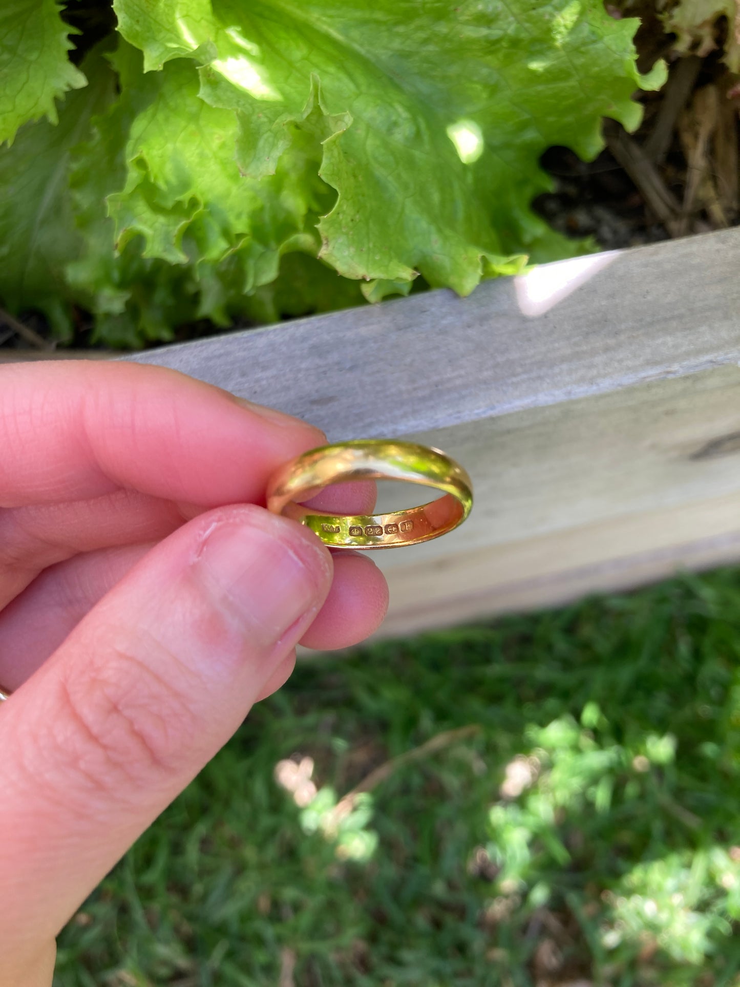 Vintage 22ct yellow gold band, 3.6mm wide