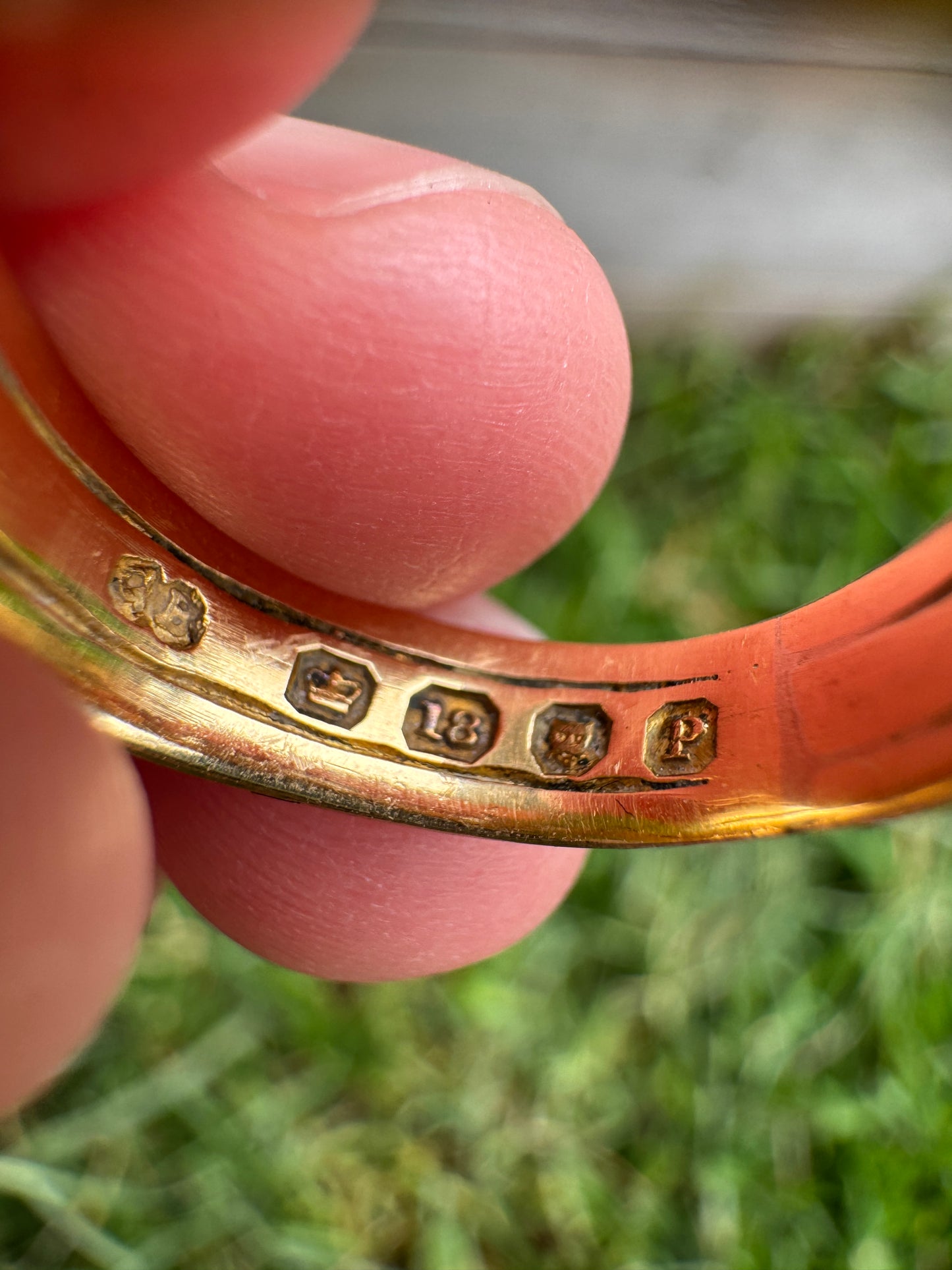 Antique 18ct yellow gold keeper ring