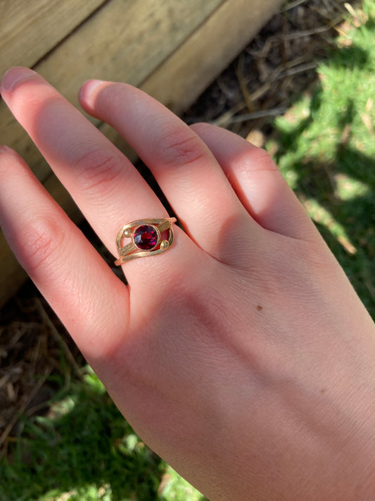 Vintage 9ct yellow gold faceted almandine garnet ring