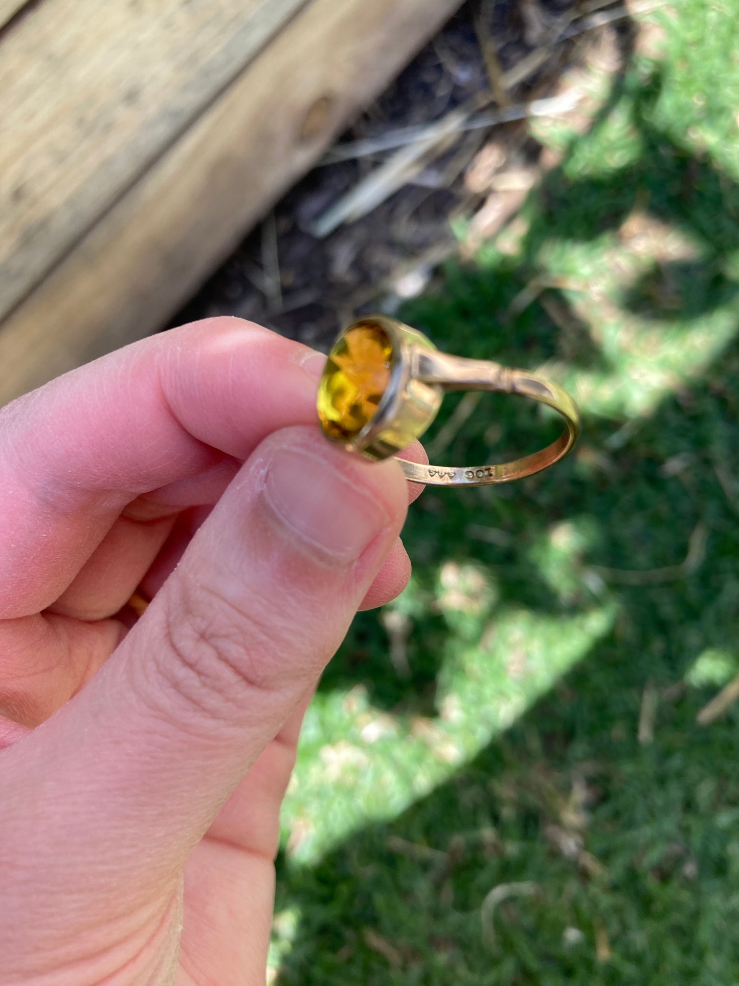 Vintage 9ct yellow gold honey yellow faceted paste ring