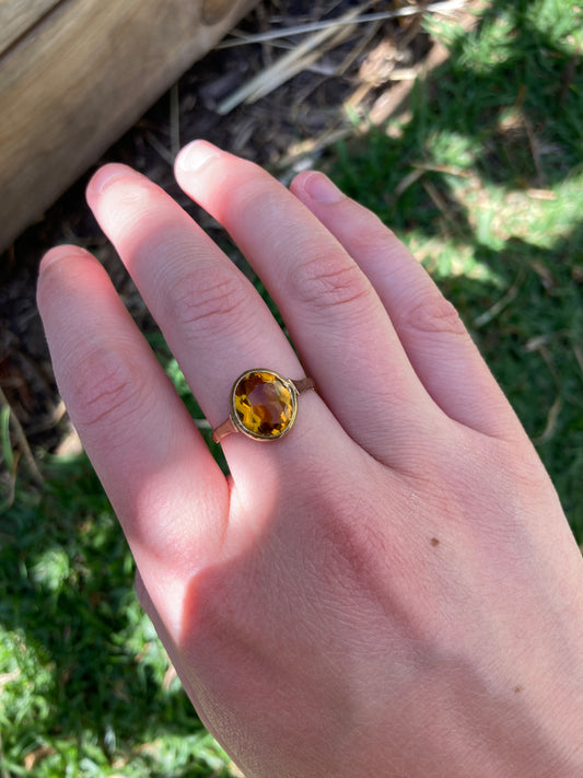 Vintage 9ct yellow gold honey yellow faceted paste ring