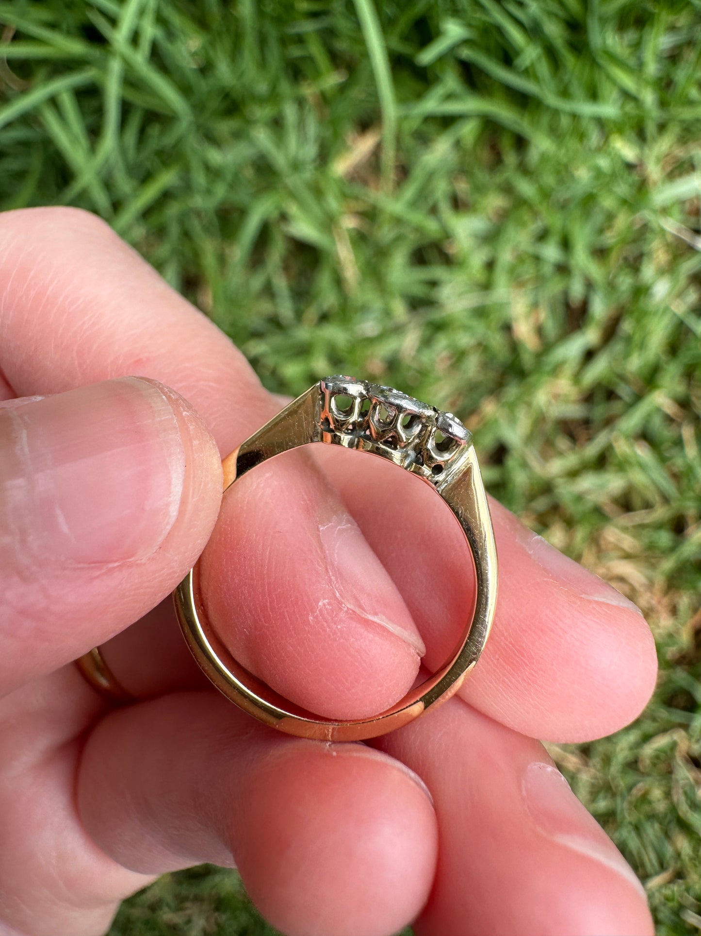Vintage 18ct yellow gold and platinum 0.2ct TCW three stone old cut diamond ring