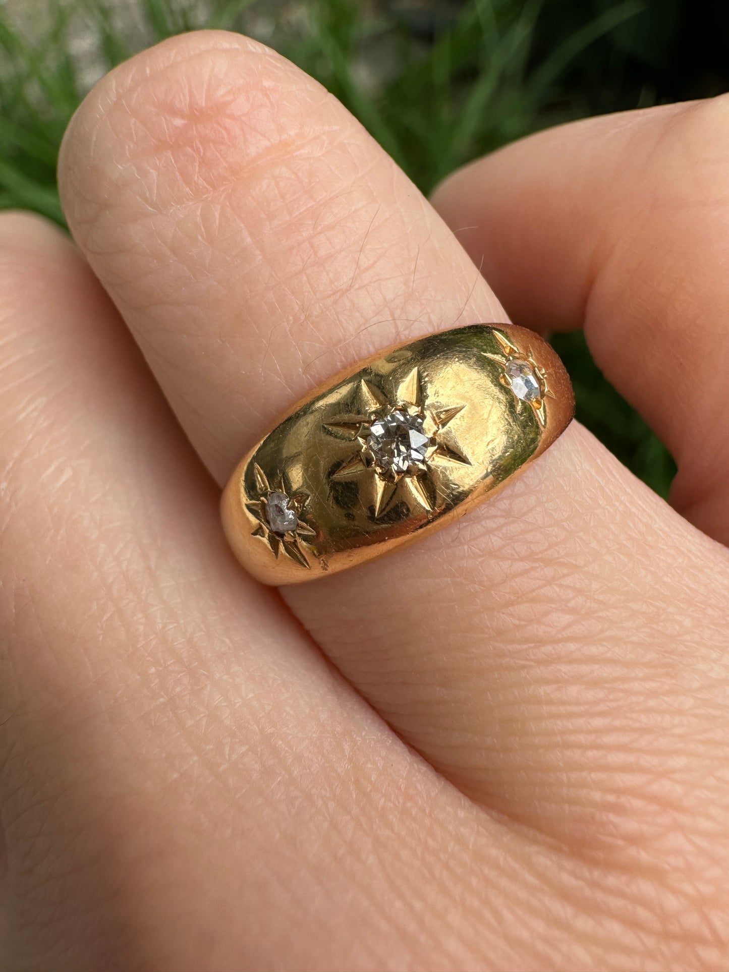 Antique 18ct yellow gold three stone old mine cut and rose cut diamond starset gypsy ring