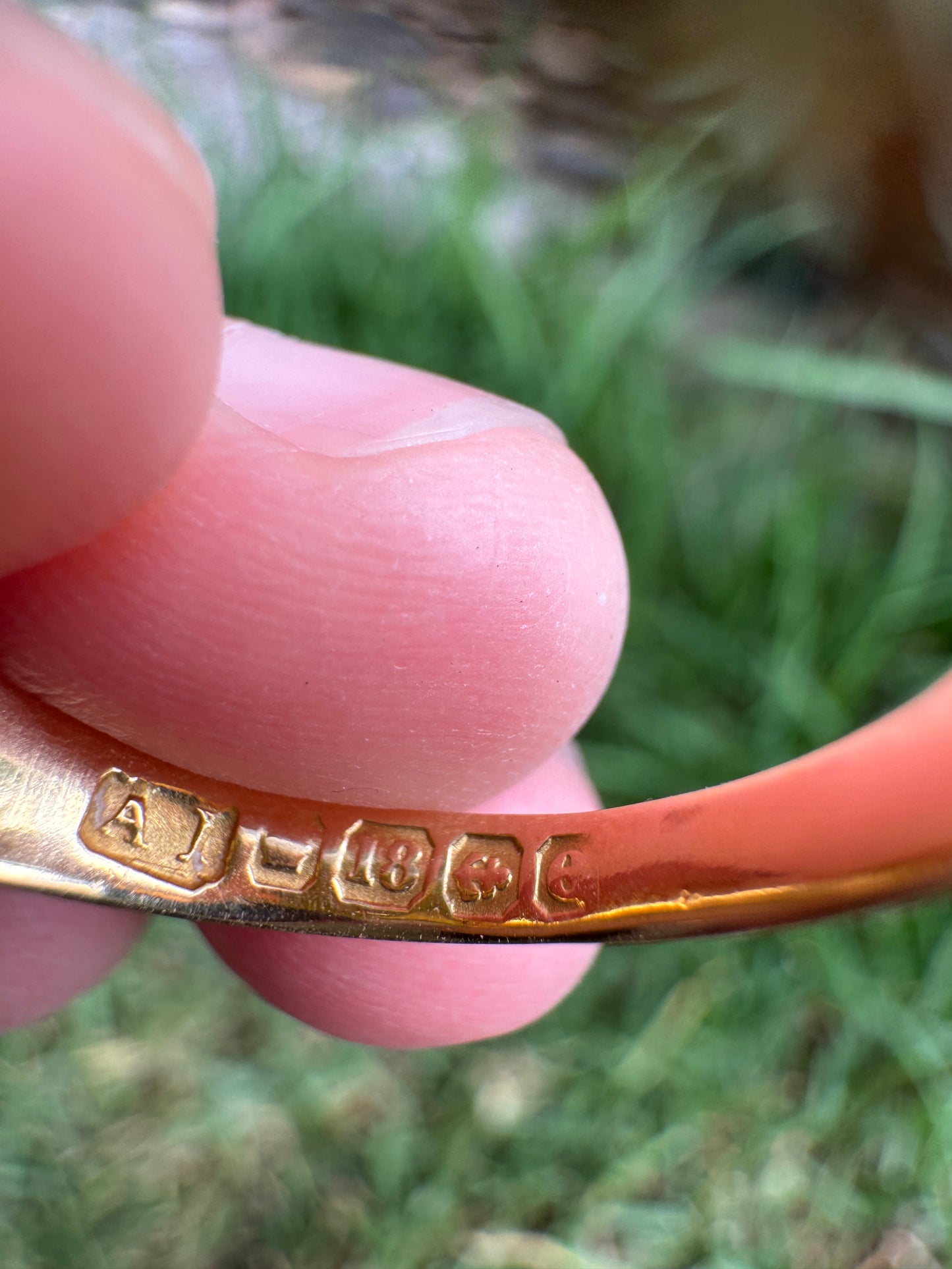 Antique 18ct yellow gold three stone old cut diamond gypsy ring with scrolled shoulders