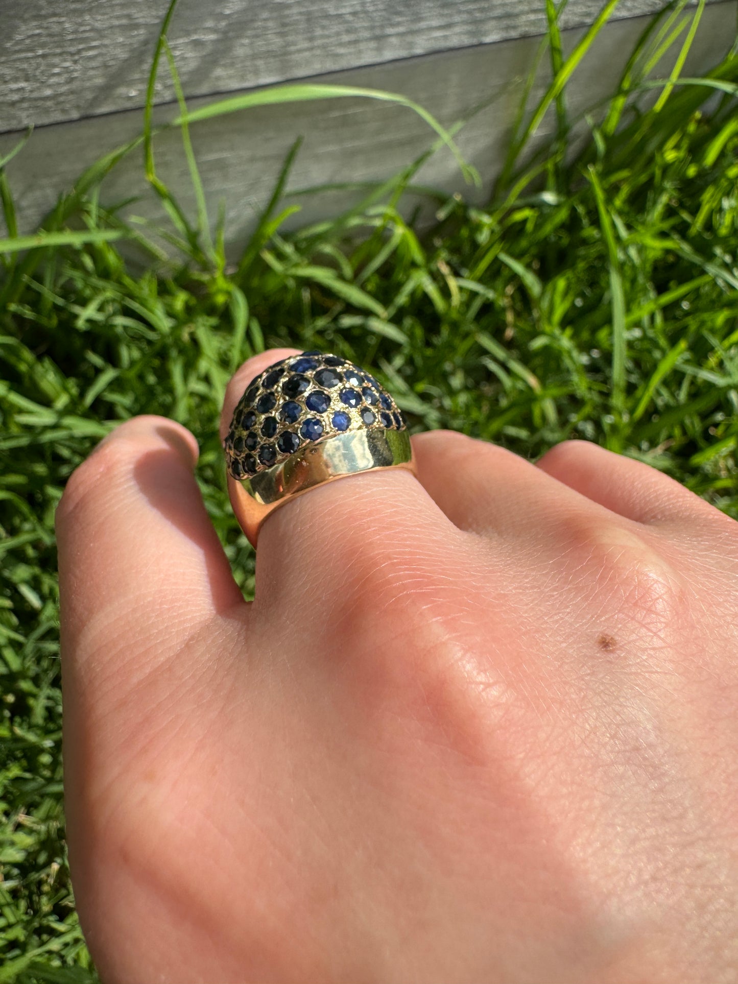 Vintage 14ct yellow gold natural sapphire bombe ring