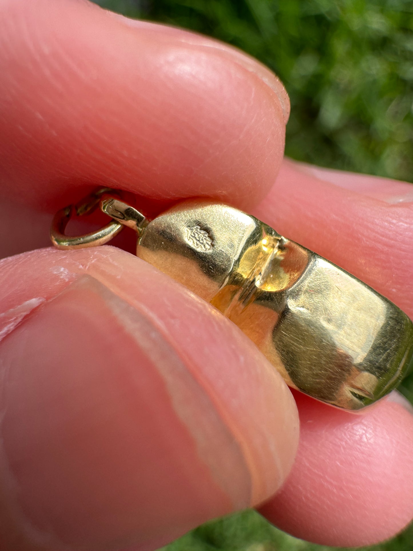Vintage 14ct yellow gold clog charm