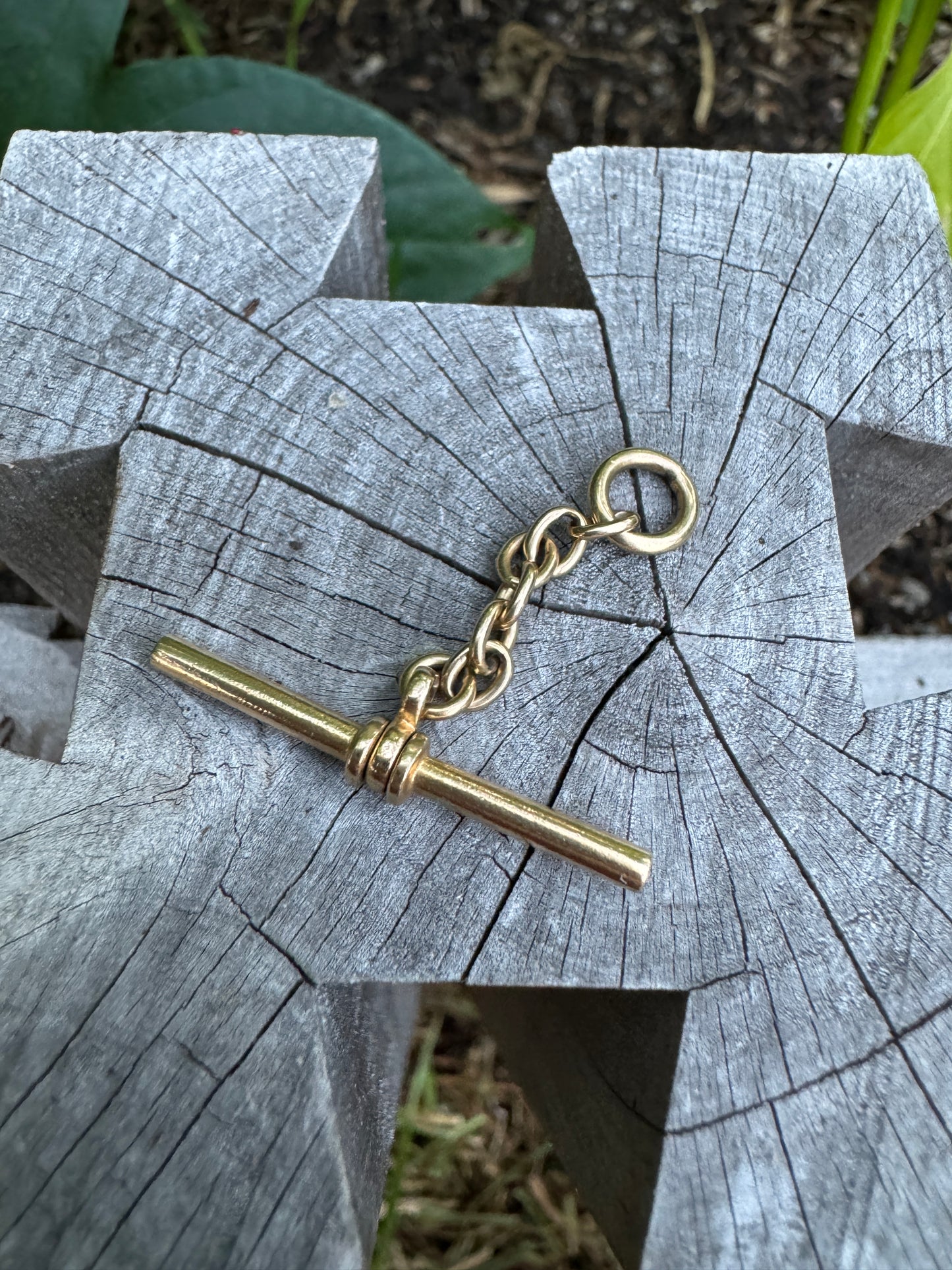 Vintage 9ct yellow gold t-bar with extra gold links