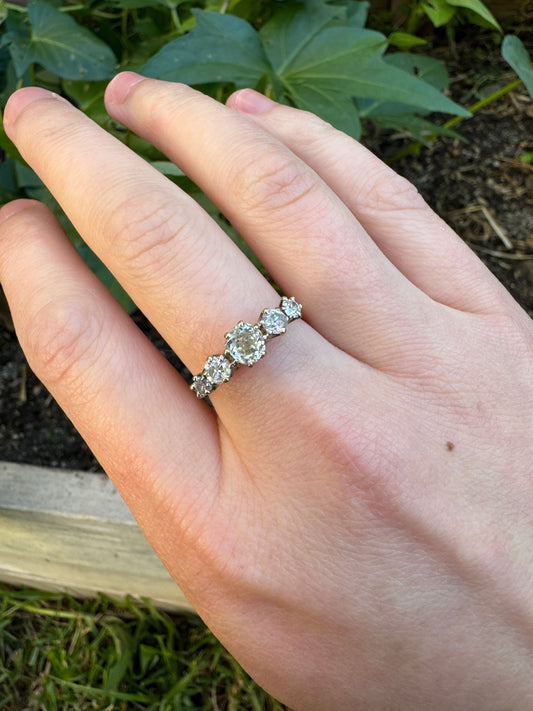 Vintage 18ct yellow gold five stone 1ct TCW diamond ring with light yellow diamond centre