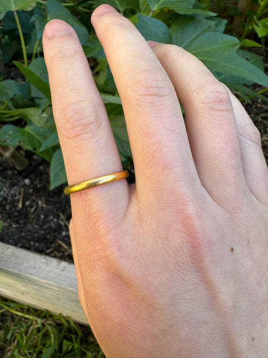 Vintage 22ct yellow gold band, 2mm wide