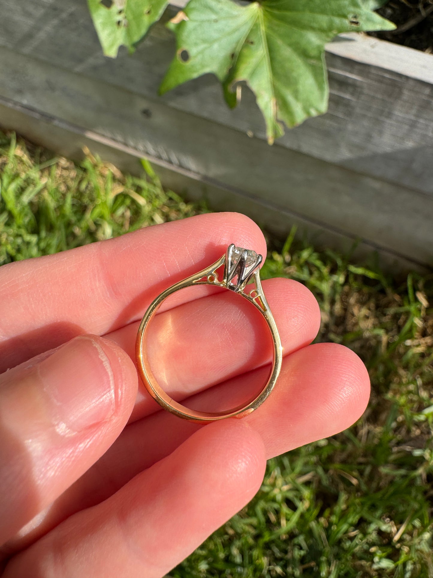 Vintage 18ct yellow gold and platinum claw set 0.25ct old mine cut diamond solitaire ring