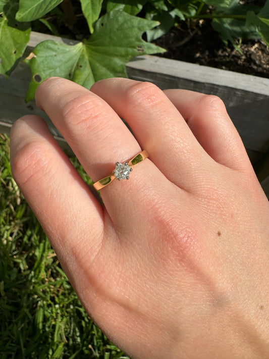 Vintage 18ct yellow gold and platinum claw set 0.25ct old mine cut diamond solitaire ring