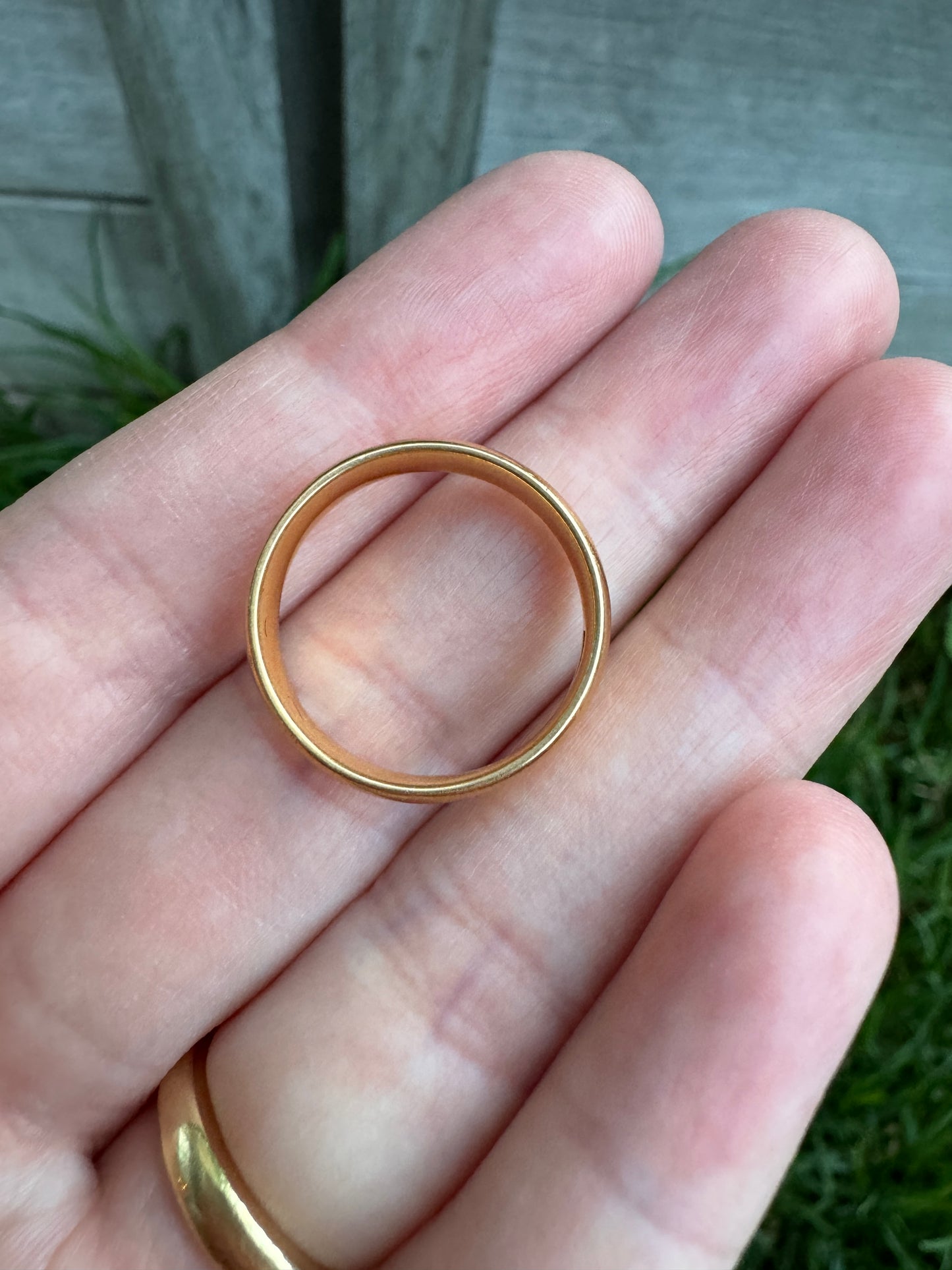 Antique 22ct yellow gold band, 4.3mm wide, size L/5.75