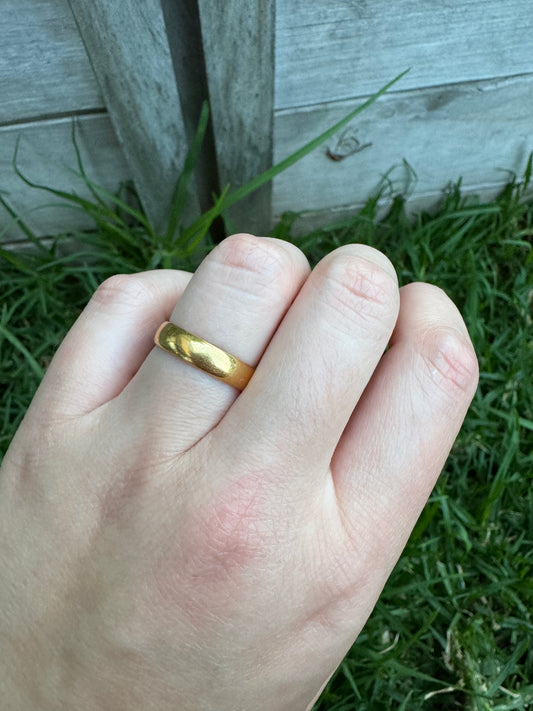 Antique 22ct yellow gold band, 4.3mm wide, size L/5.75