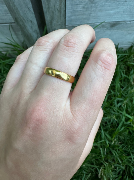 Vintage Australian 22ct yellow gold band, 4mm wide, size N/6.75