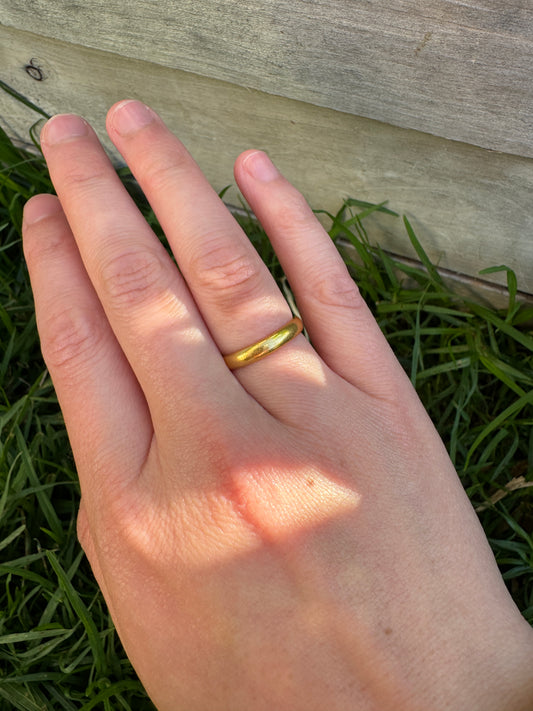 Vintage 22ct yellow gold band, 3mm wide, size J/4.75