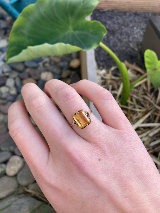 Vintage 9ct yellow gold faceted citrine ring