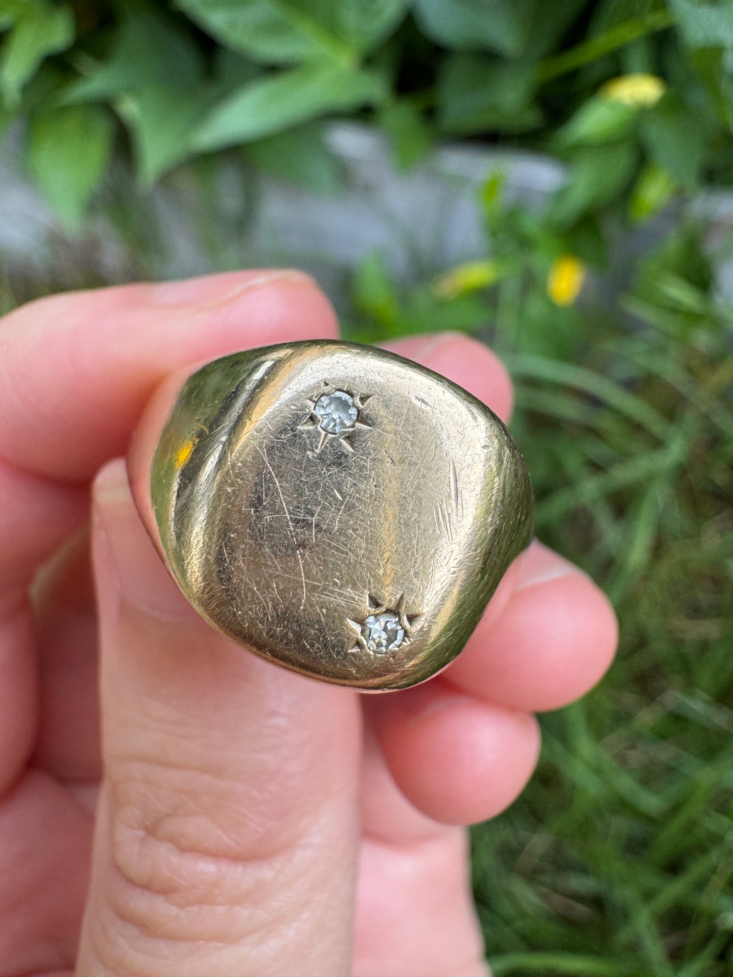 Vintage 9ct yellow gold single cut diamond starset signet ring