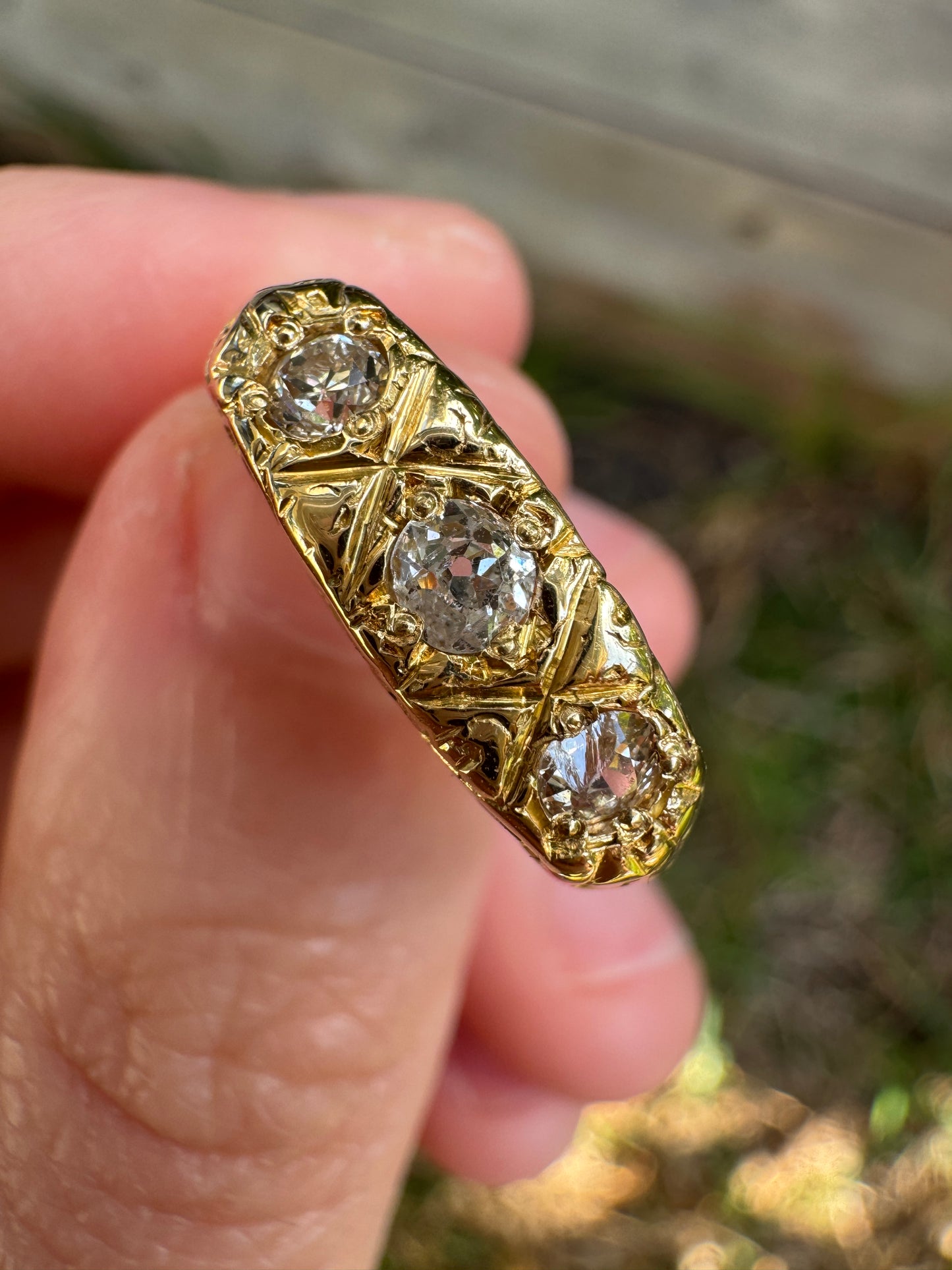 Vintage 18ct yellow gold three stone 0.28ct old mine cut diamond gypsy ring
