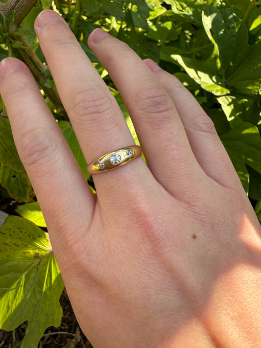 Vintage 18ct yellow gold 0.2ct TCW three stone old mine cut and single cut diamond gypsy ring
