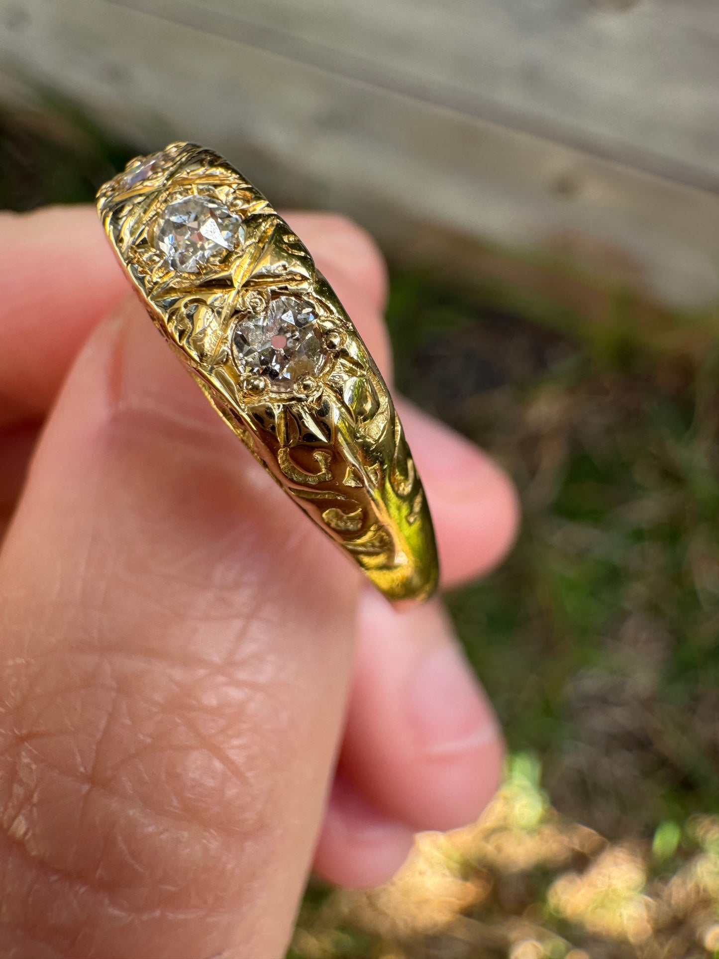 Vintage 18ct yellow gold three stone 0.28ct old mine cut diamond gypsy ring
