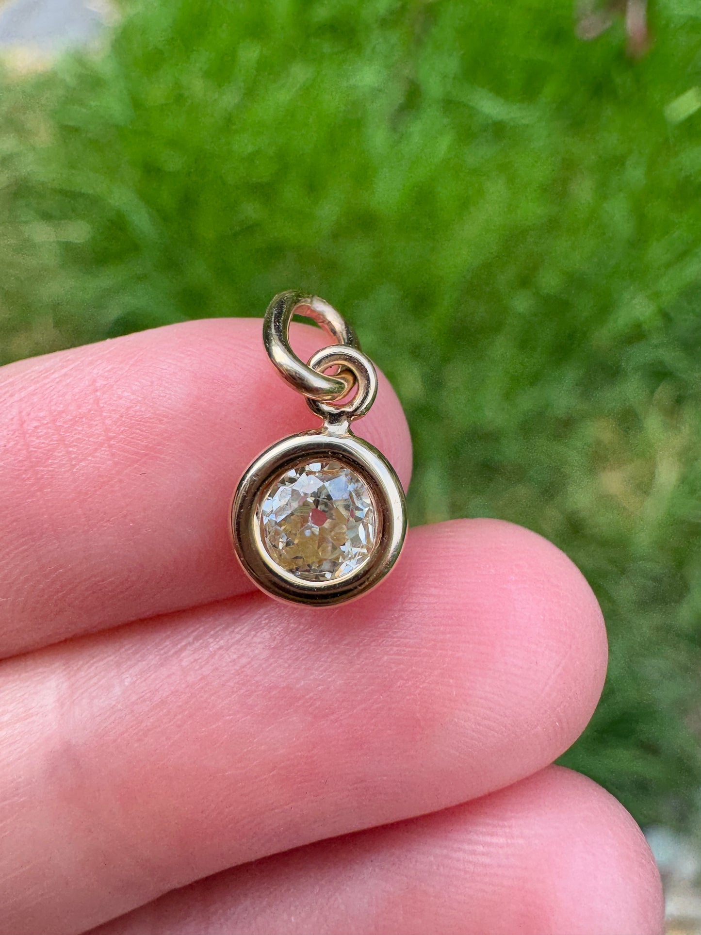 Custom 9ct yellow gold 0.34ct old mine cut diamond bezel set pendant (SI1, H)