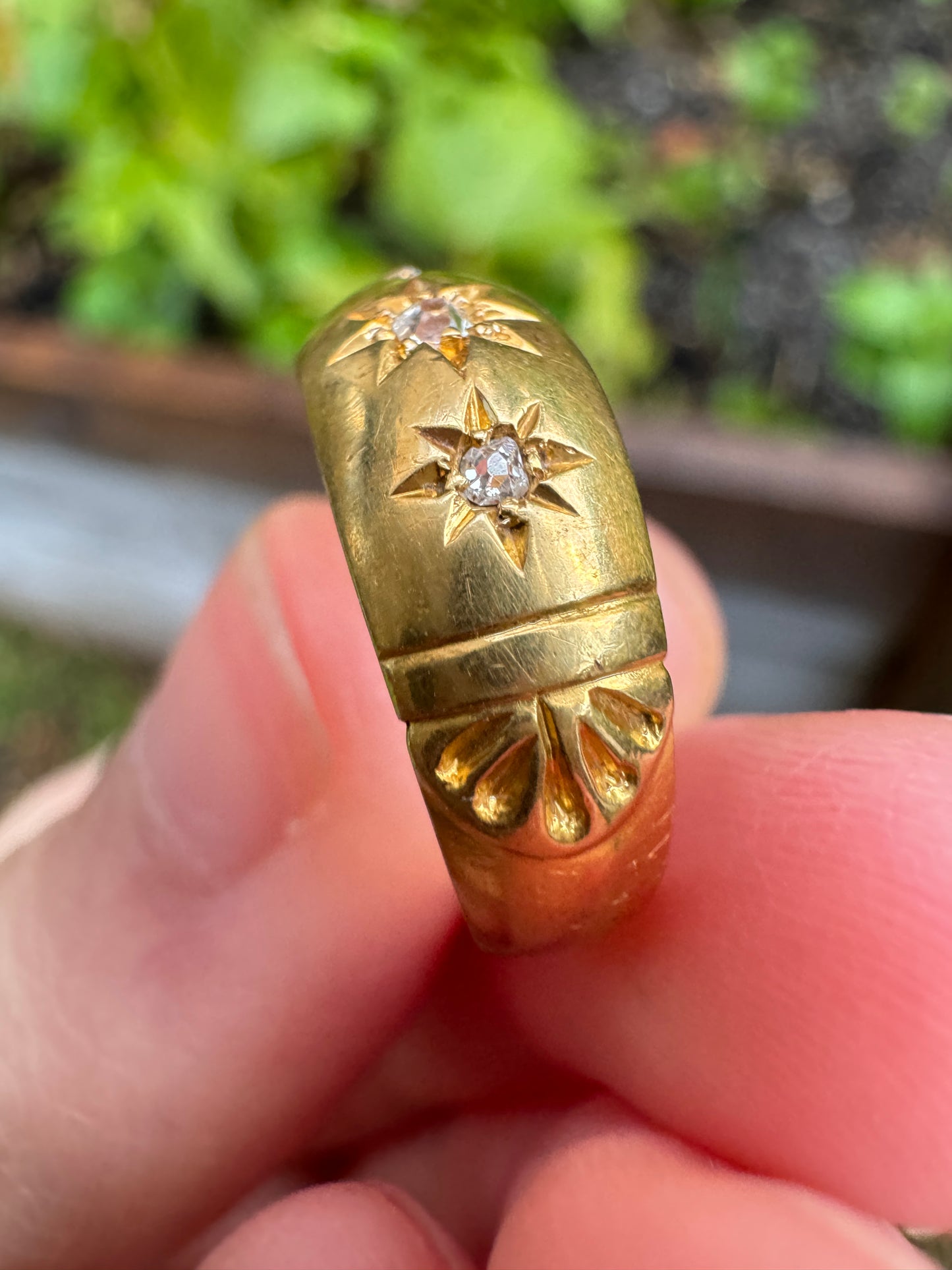 Antique 18ct yellow gold three stone old mine cut diamond starset gypsy ring