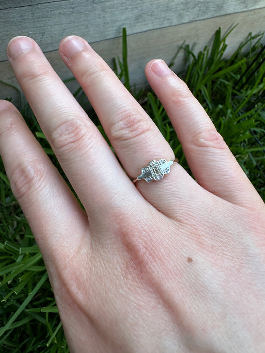 Vintage 18ct yellow gold and platinum yellow baguette diamond and rose cut diamond scalloped ring