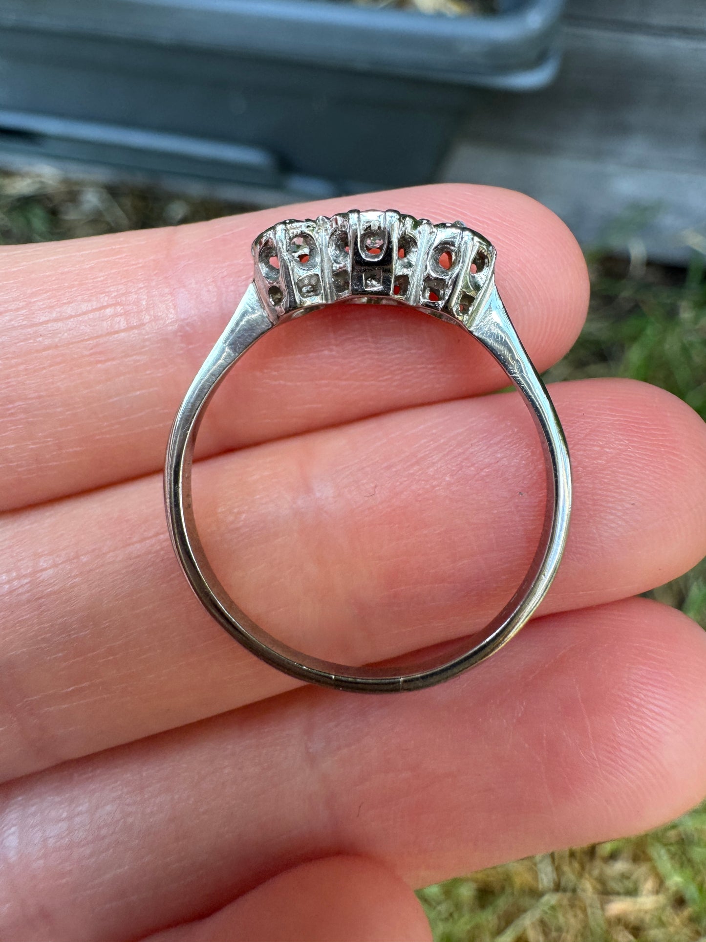 Vintage 18ct white gold and platinum three stone 0.16ct TCW old mine cut and old European cut diamond ring
