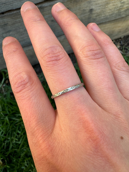 Vintage platinum diamond pattern engraved band