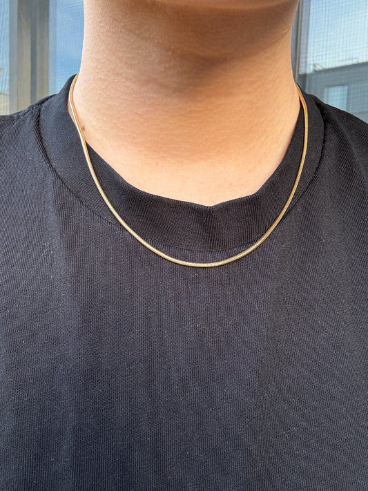 Vintage 9ct yellow gold 2mm wide snake chain, 44cm / 17.3 inches long